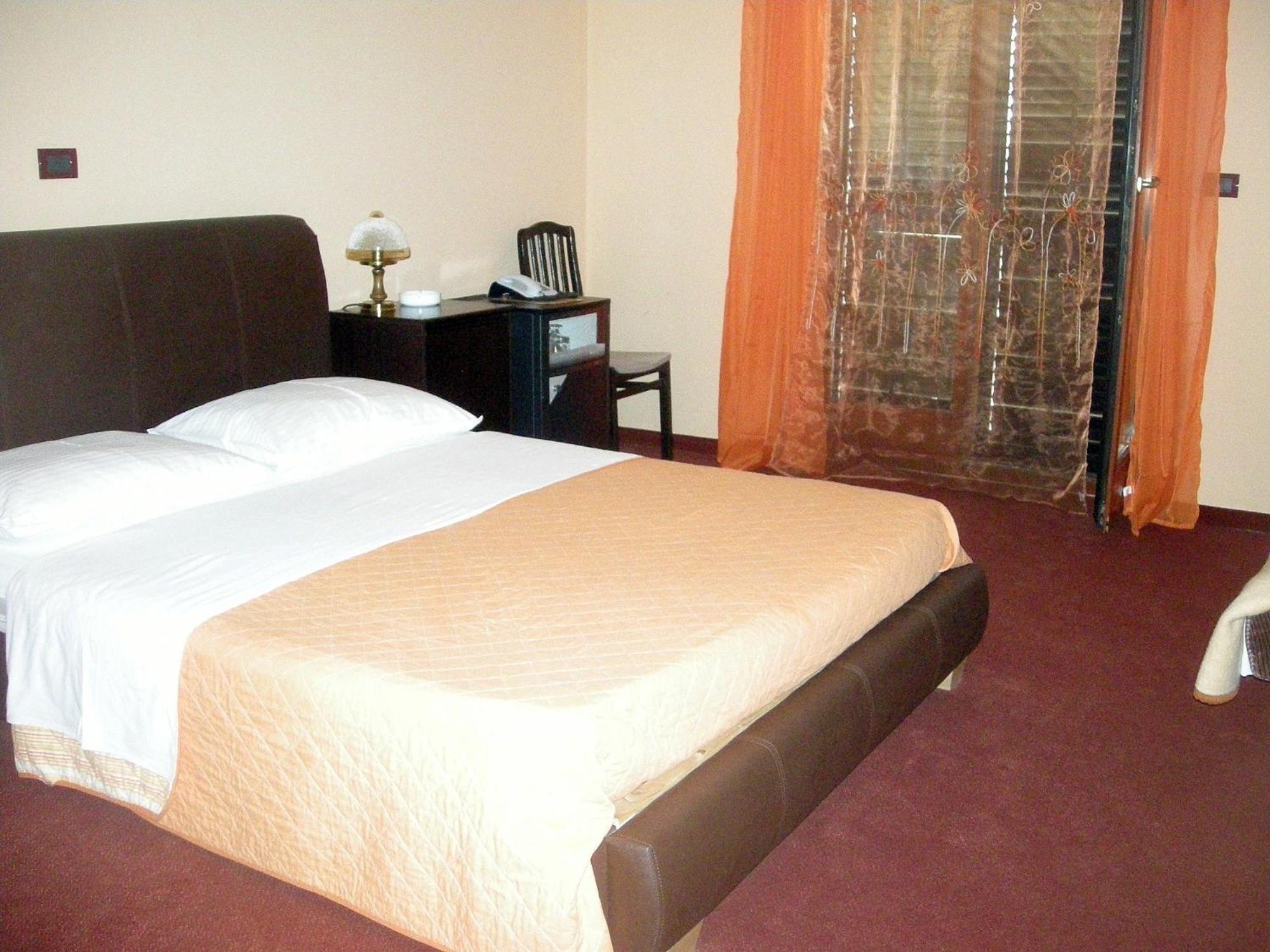 Hotel Zephyr - Plovanija บูเย ห้อง รูปภาพ