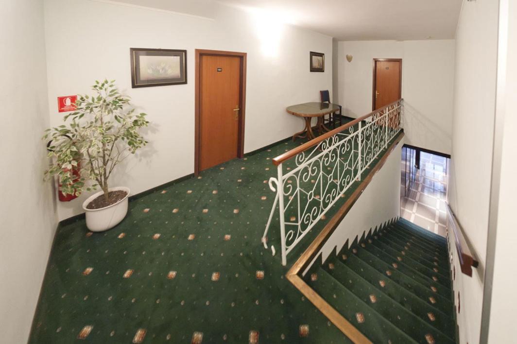 Hotel Zephyr - Plovanija บูเย ภายนอก รูปภาพ